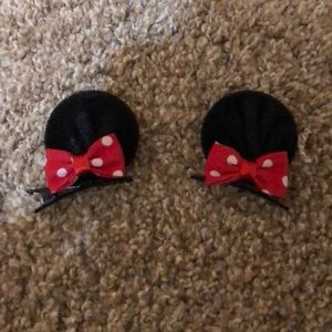 Minnie Mouse hair clips